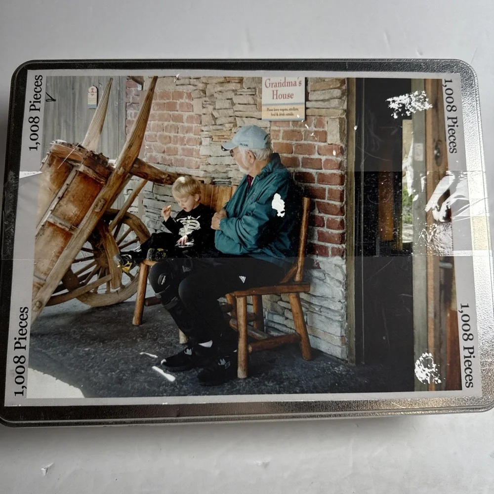 Portrait‎ Puzzle 1008 Pieces Grandpa And Grandson In Metal Tin
